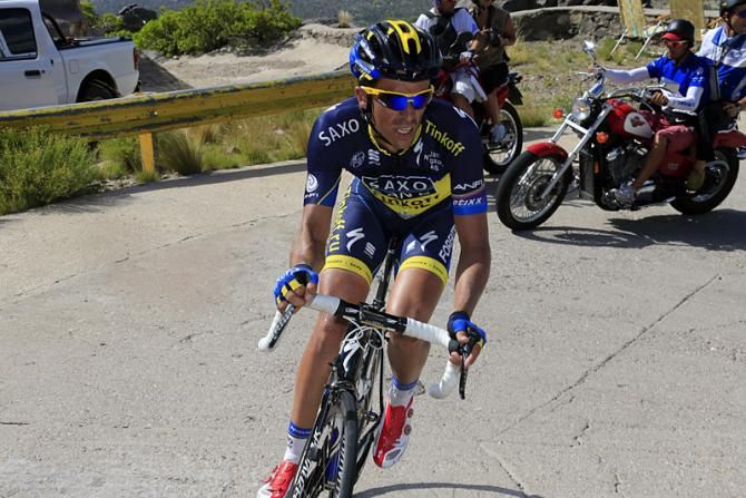 Alberto Contador (Saxo-Tinkoff) climbs the seemingly endless switchbacks of Cerro el Amago.