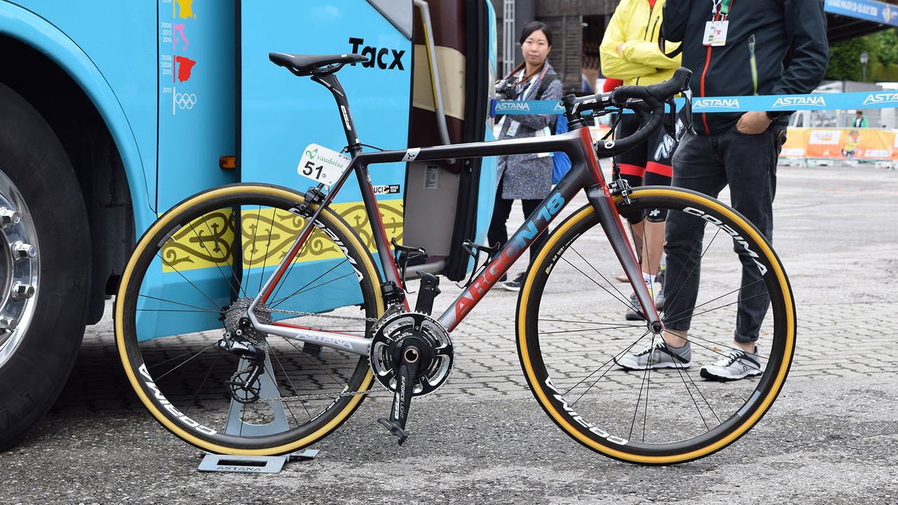 Jakob Fuglsang's custom painted Argon 18 Gallium Pro