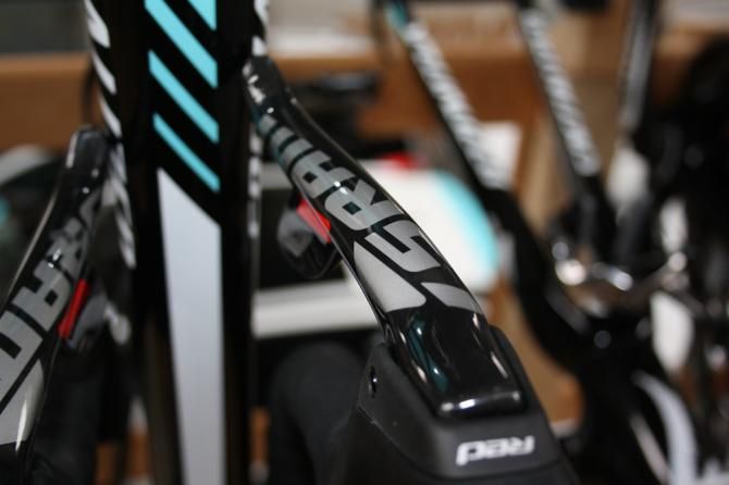 SRAM kit out the team