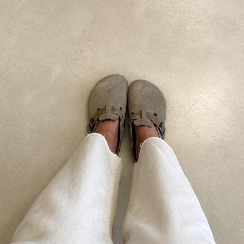 Caroline Parr wearing white jeans and Birkenstock Boston clogs