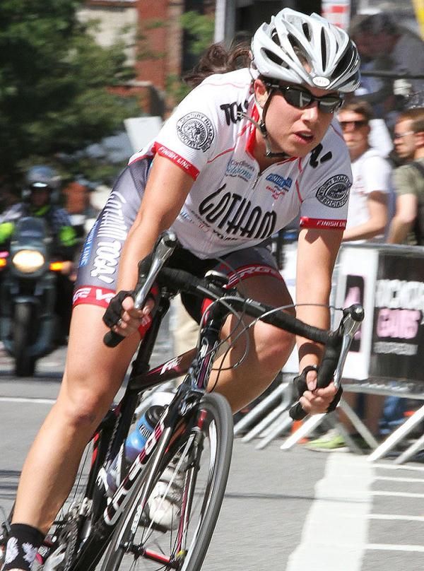 Teamate Kimberly Edwards (Gotham Girl's Racing) racks up enough points to lead her to second place.