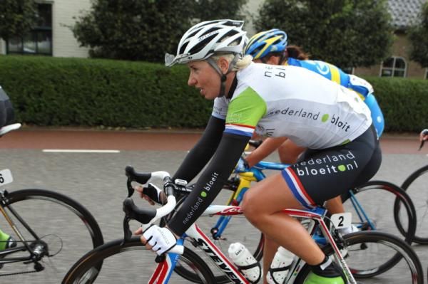 Eventual stage winner, Loes Gunnewijk (Nederland Bloeit) in the break