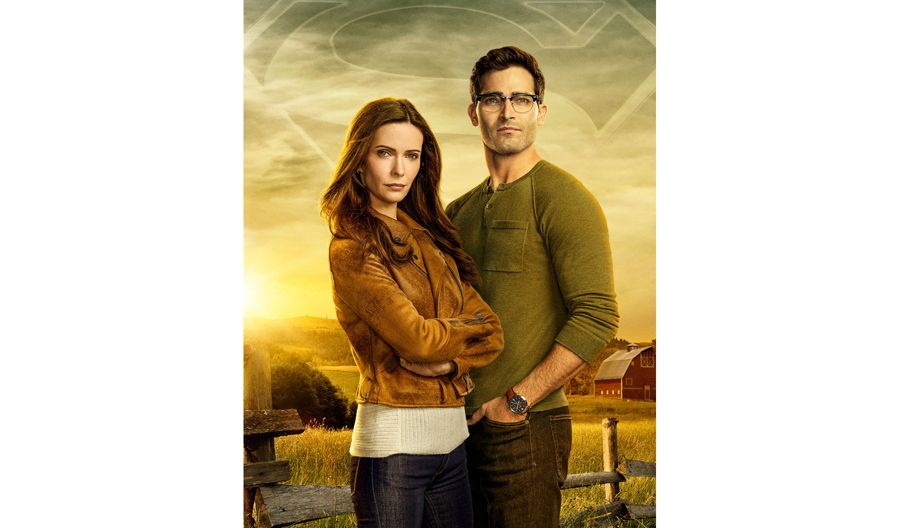 Pictured (L-R): Bitsie Tulloch as Lois Lane and Tyler Hoechlin as Clark Kent