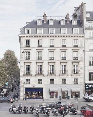 A Parisian block front