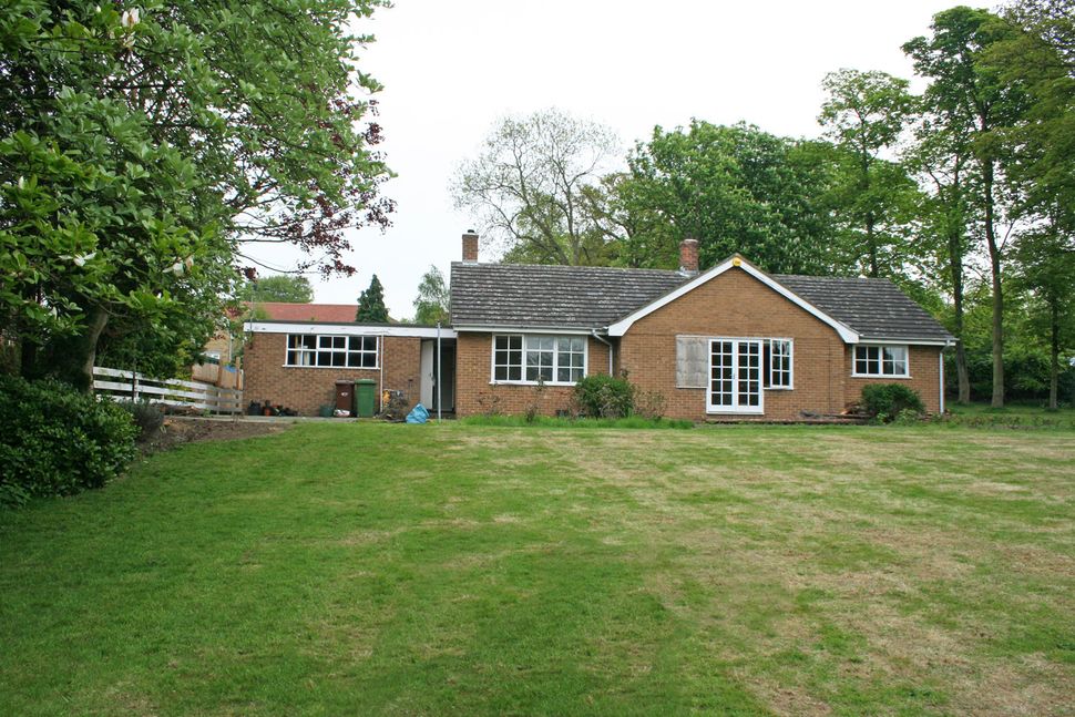 10 Remodelled Bungalows: Amazing Before & After Transformations ...