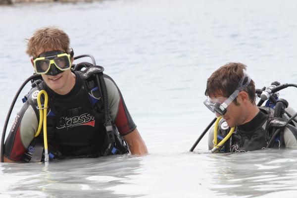 Andy and Fr&auml;nk Schleck take time out in Curacao.