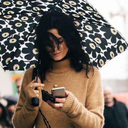 10 Waterproof Phone Cases That Aren't Completely Ugly