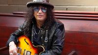 Slash with a Gibson ES-33