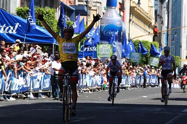 Janier Acevedo (Greatwall-Indeportes Antioquia) celebrates his overall win.