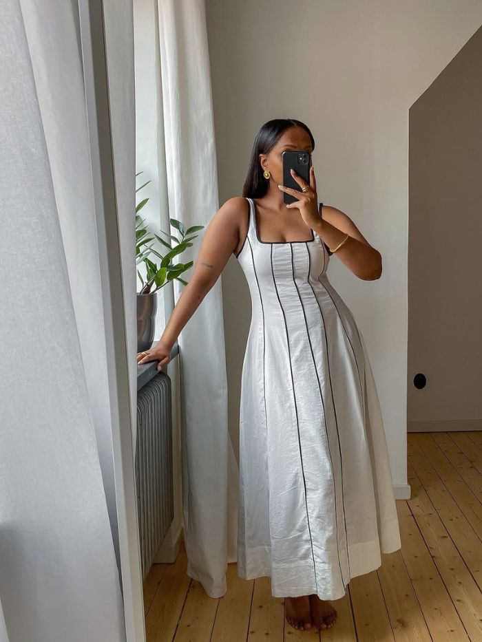 melhores marcas de moda petite @femmeblk usando vestido midi branco da ASOS