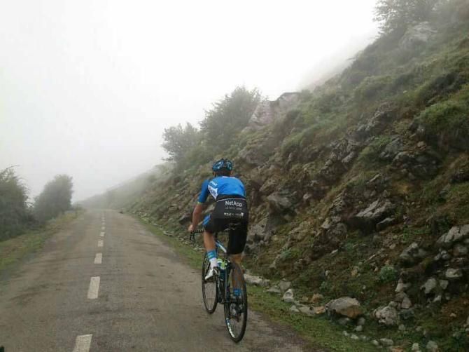 A Team NetApp-Endura rider heads uphill