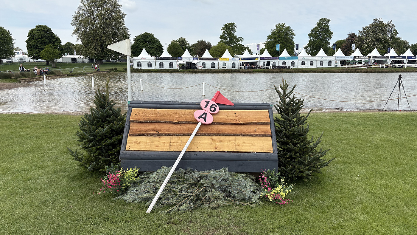 100Fence16a