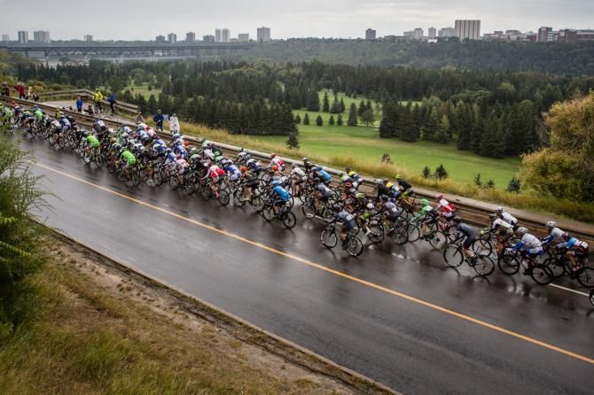 The peloton makes its way up the climb back to downtown