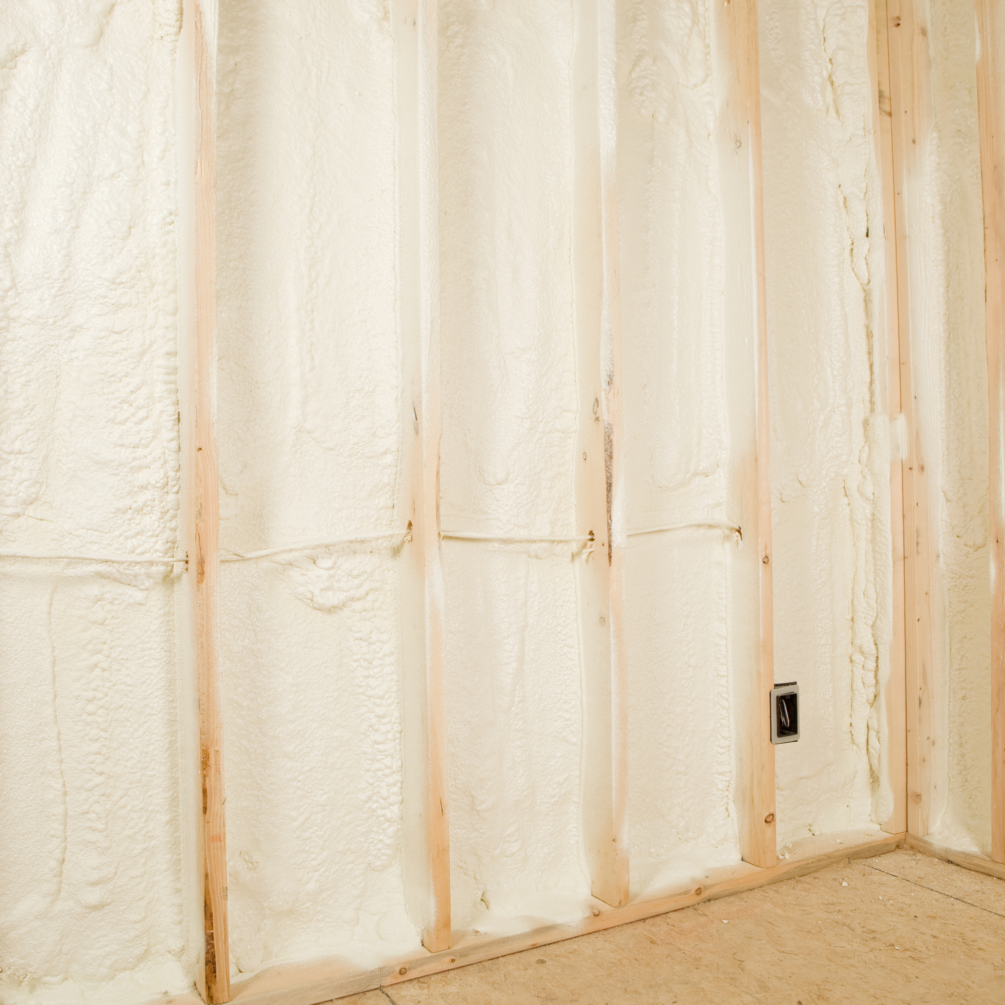 wall with expandable foam insulation