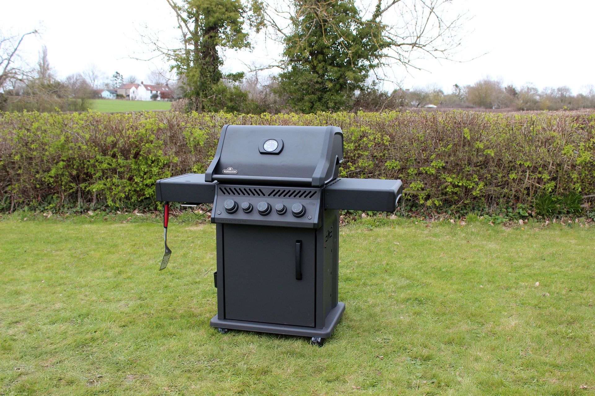 Napoleon Phantom Rogue SE 425 RSIB review a highend gas grill Top