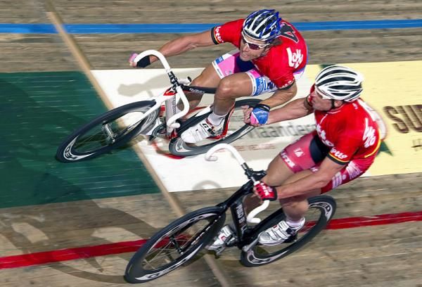 Germany's Danilo Hondo (l) and Robert Bartko.
