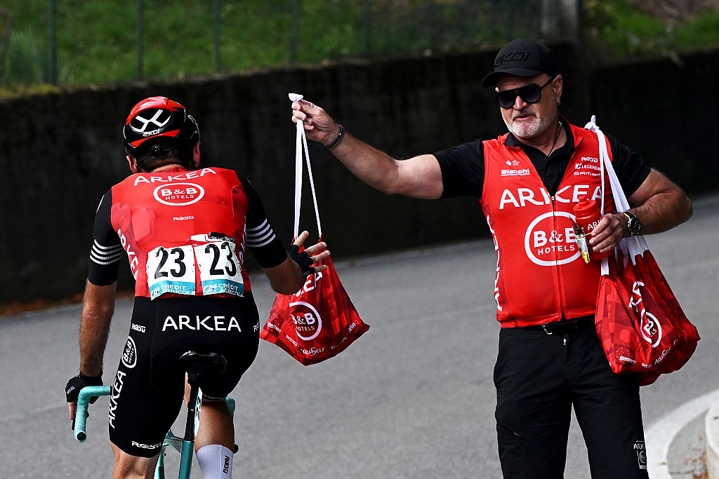 2025 Il Lombardia – an Arkéa-B&amp;B Hotels rider and staff member during one of the team&#039;s last races