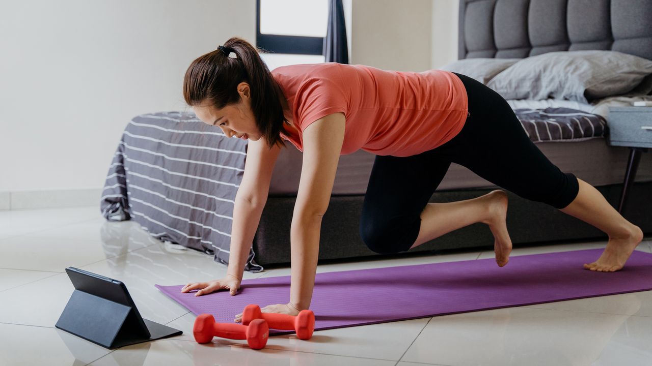 Woman performing mountain climbers