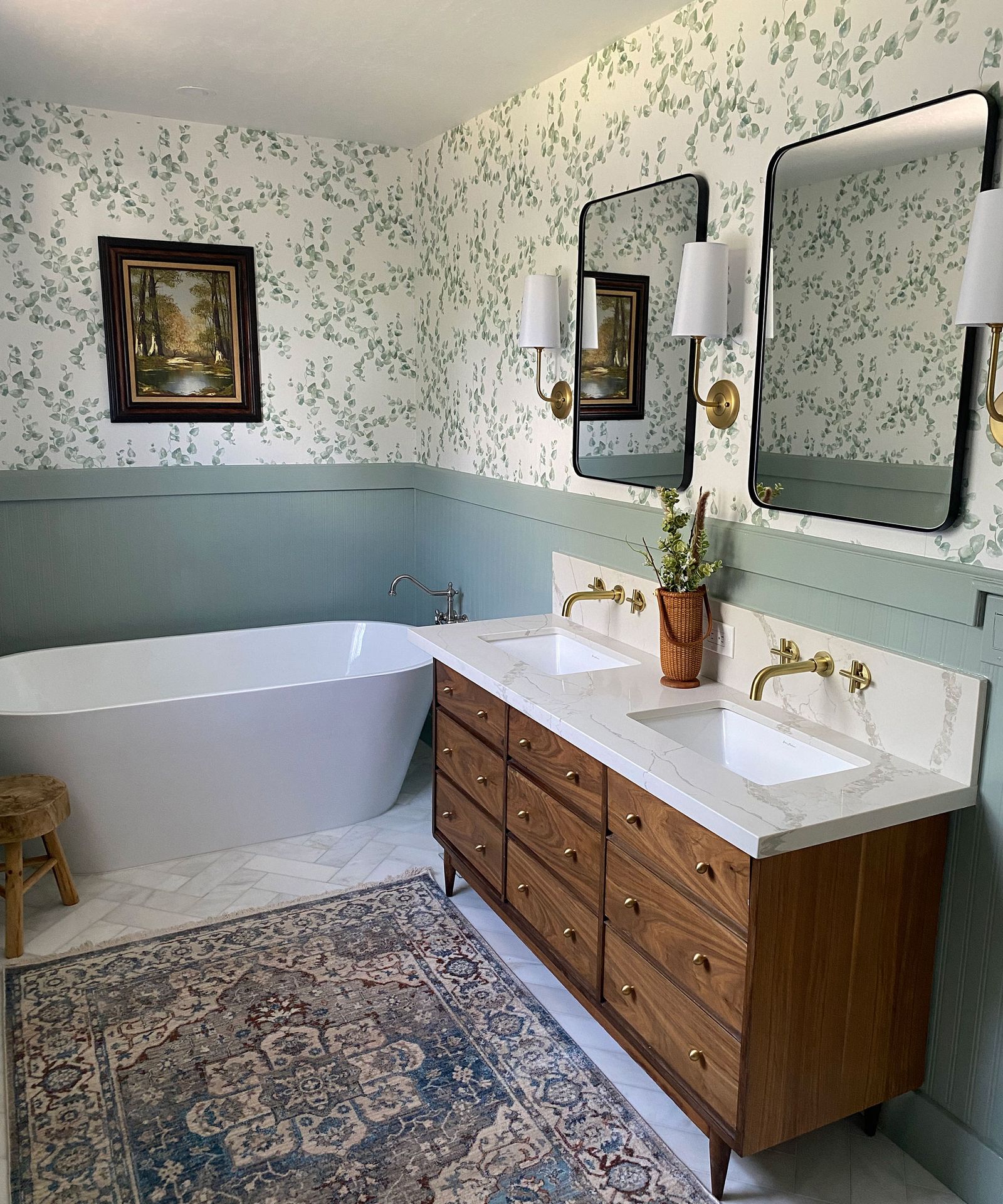 Before and After: Dated master bathroom becomes 'jewel box' space ...