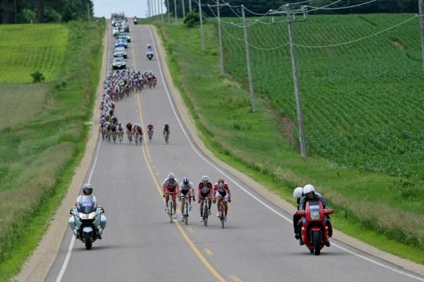 Things begin to get a little spread out from the constant attacks and rolly hills.