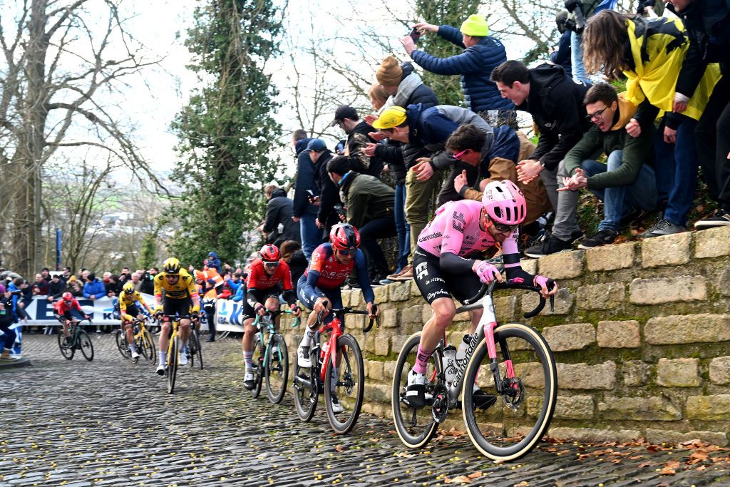 Rider battle up the Muur van Geraardsbergen at the 2023 Omloop Het Nieuwsblad