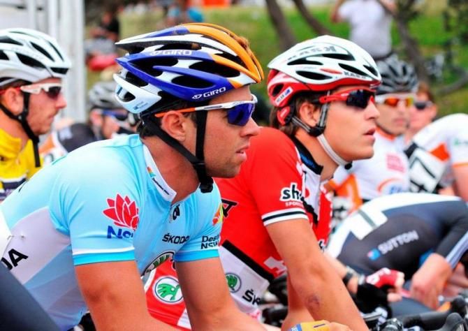 Race leader Michael Matthews (Rabobank) next to Adam Phelan (Drapac)