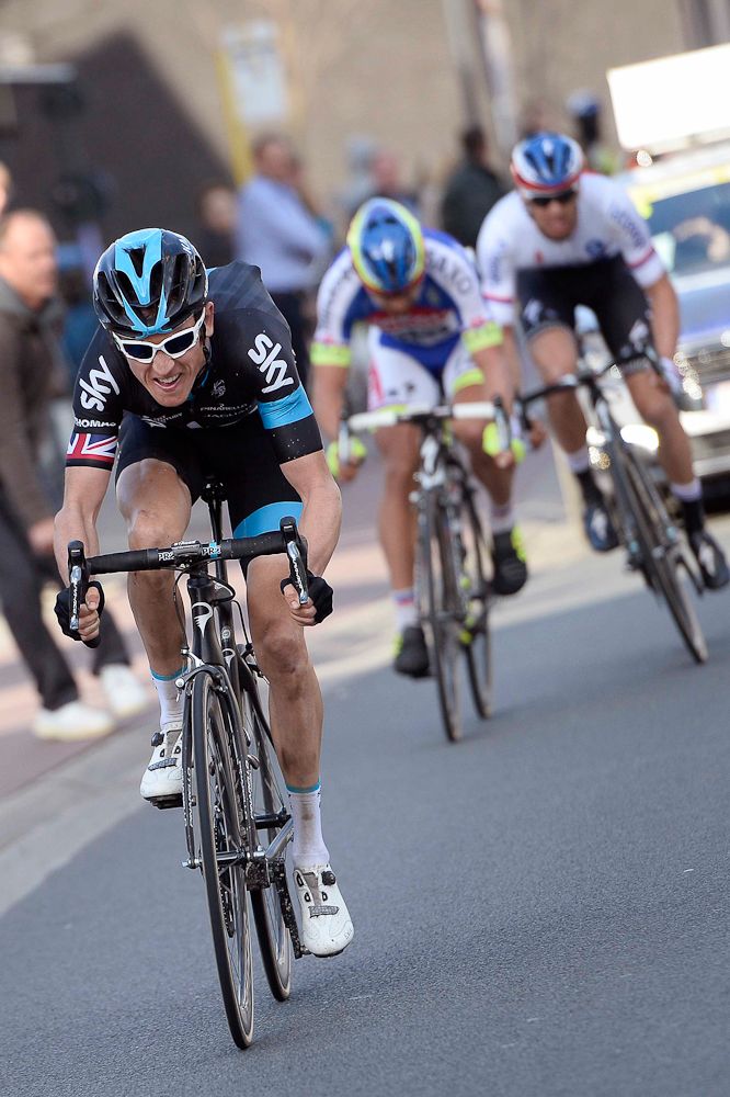 Thomas extends his gap over Stybar and Sagan.