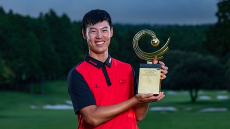 Wenyi Ding holds up the 2024 Asia-Pacific Amateur Championship trophy at the Taiheiyo Club in Gotemba, Japan