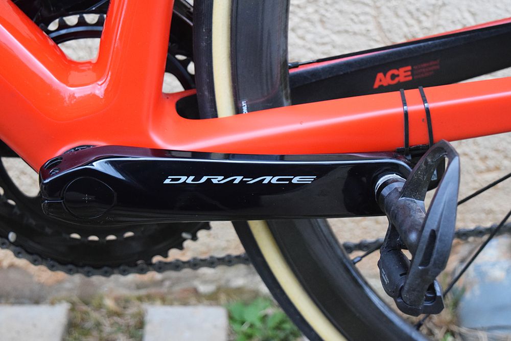 The non-drive side arm only has the slightest sign of the Shimano power meter