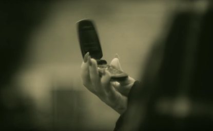 Adele using a flip phone in her music video 'Hello'