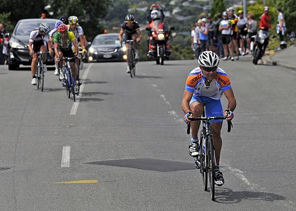 With Vink now caught Julian Dean attacks on the final ascent of Dyers Pass Rd.