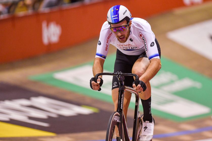 Jan-Willem van Schip riding on the track