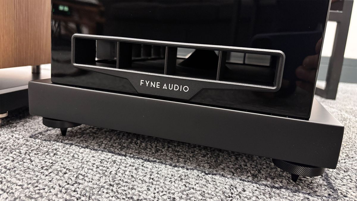 Fyne Audio F502S floorstanding speakers