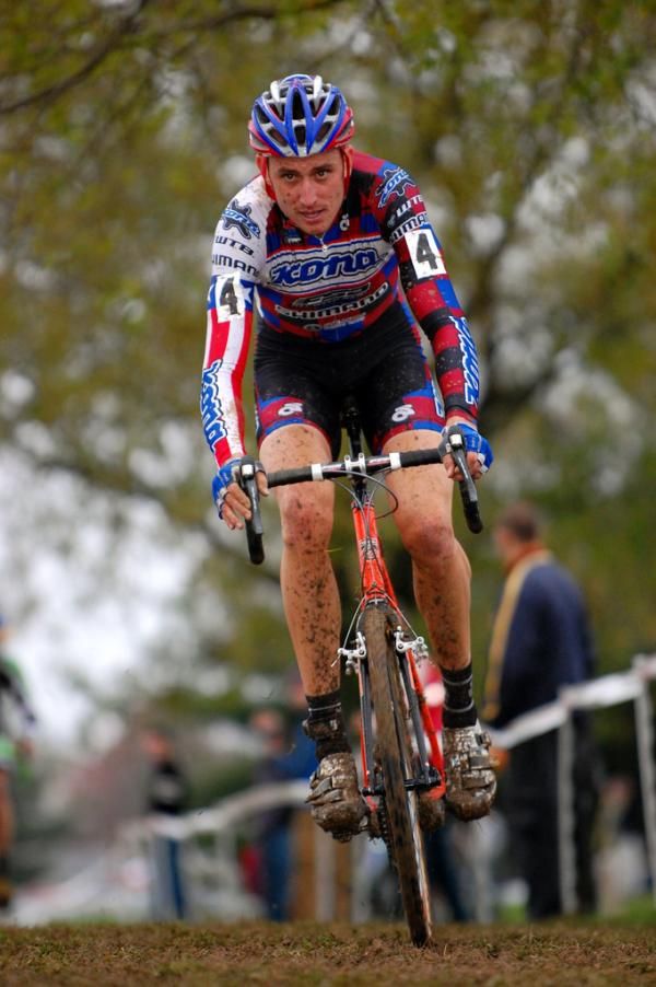 Ryan Trebon (Kona) gives chase to Timothy Johnson (Cannondale/cyclocrossworld.com) early on.