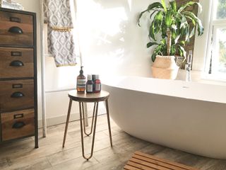 Organic materials are one of the key bathroom design ideas for 2020