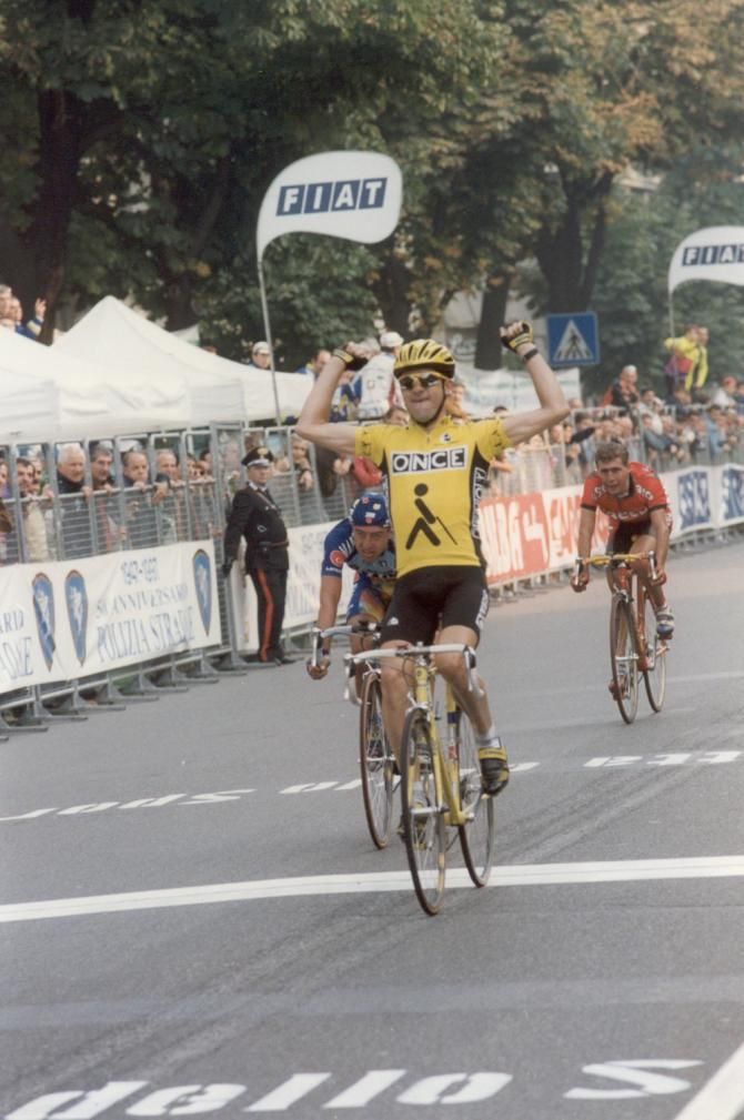 Laurent Jalabert (ONCE) claims the win in 1997