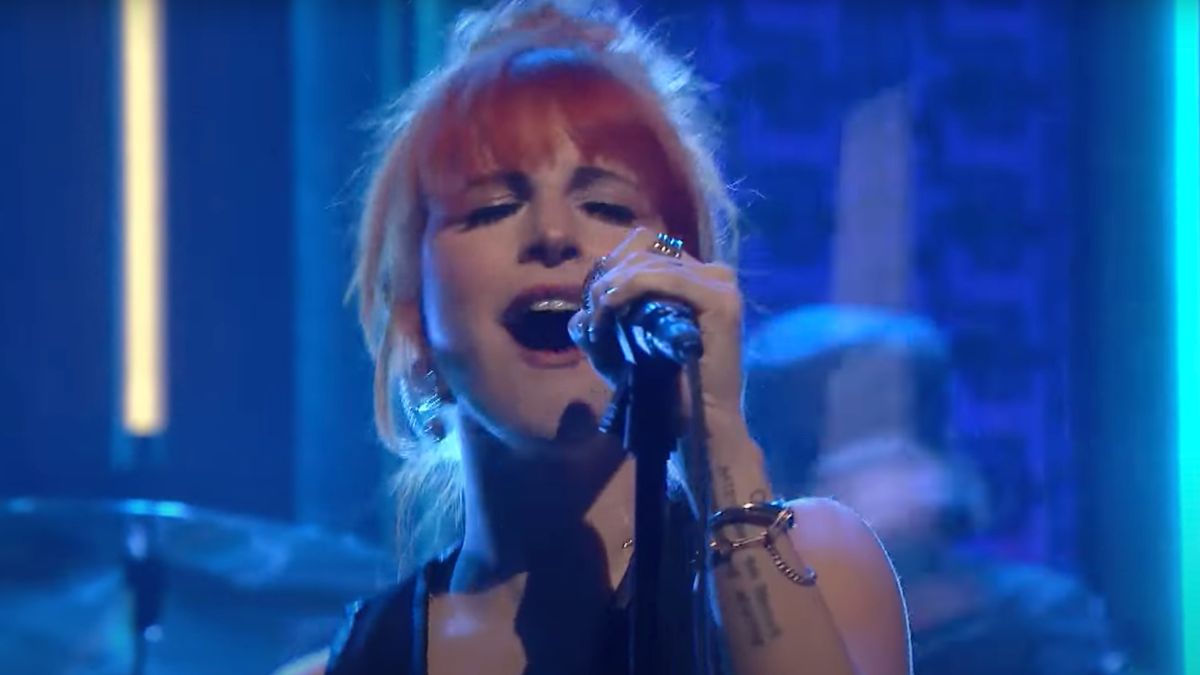 Hayley Williams on the Fallon show