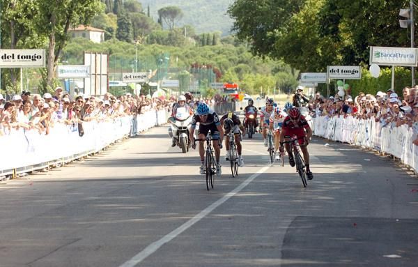 It's a two-man drag race between Dan Martin (Garmin-Cervelo) and Mauro Santambrogio (BMC).