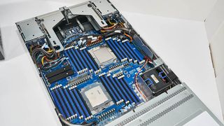 Gigabyte R283-ZK0 motherboard