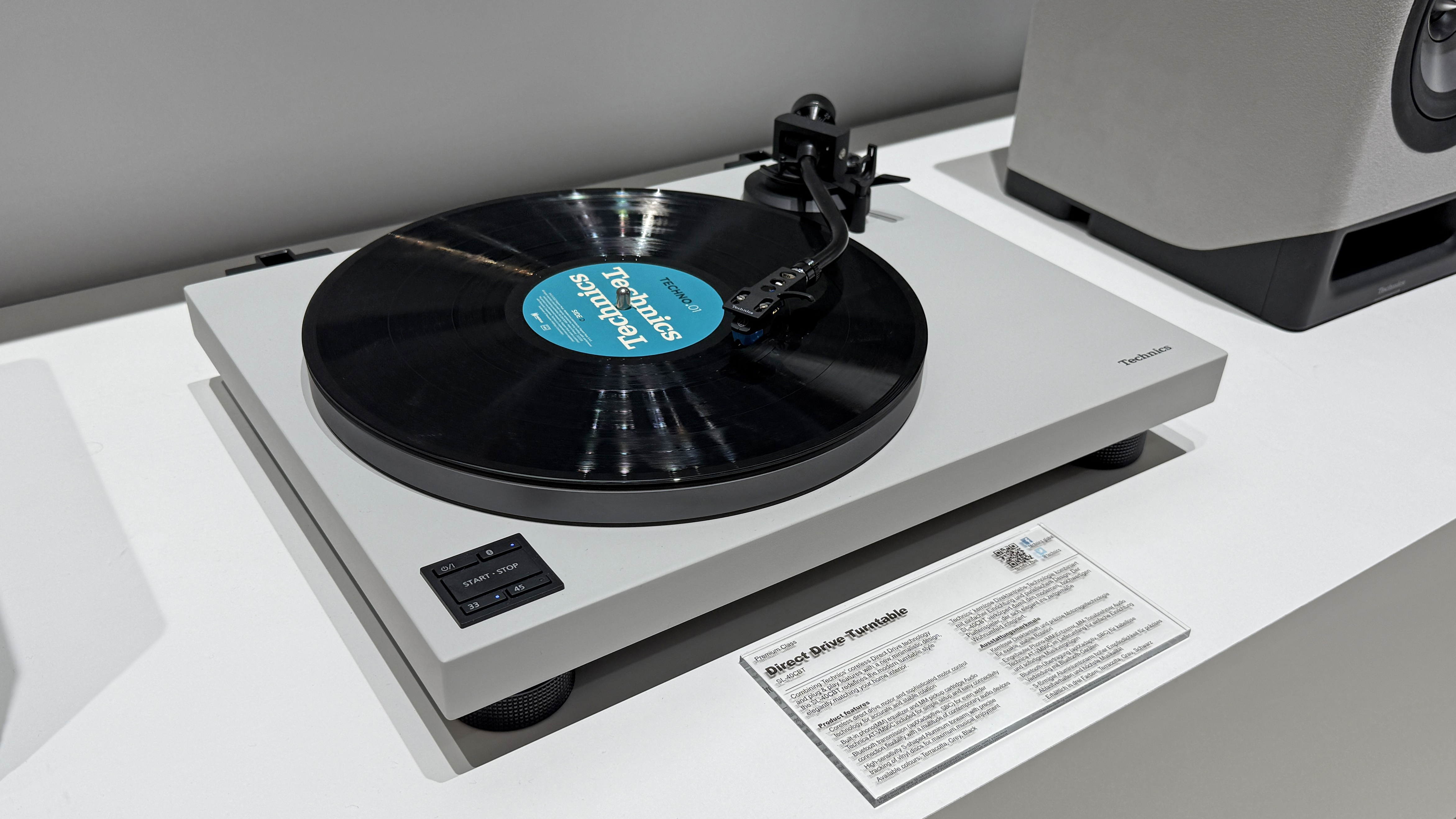 The Technics SL-40CBT turntable at IFA