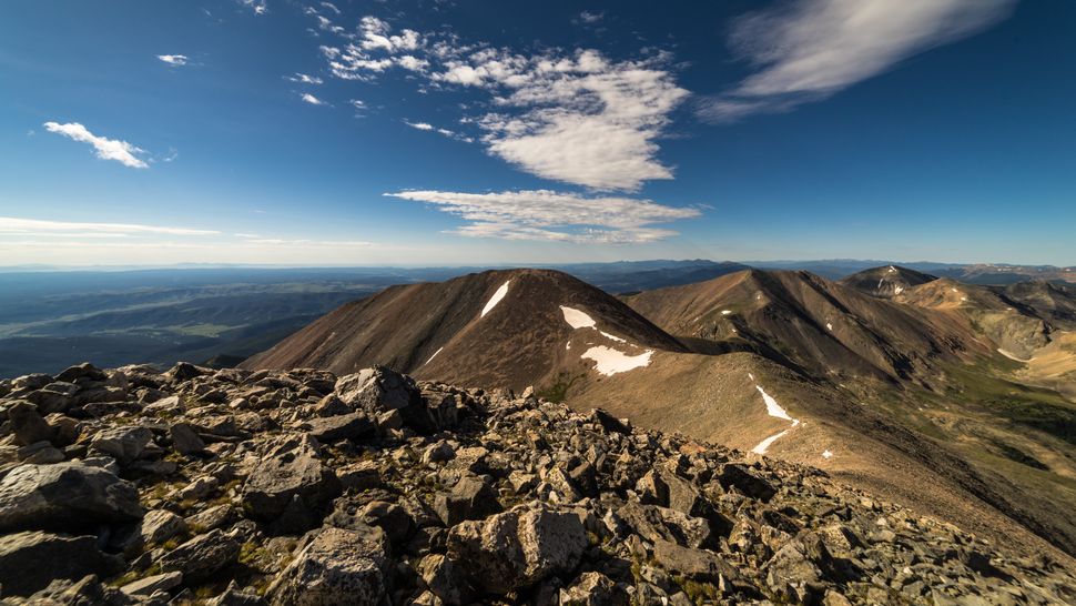 Mountain runner claims new record on Colorado's 14ers, misses an entire ...