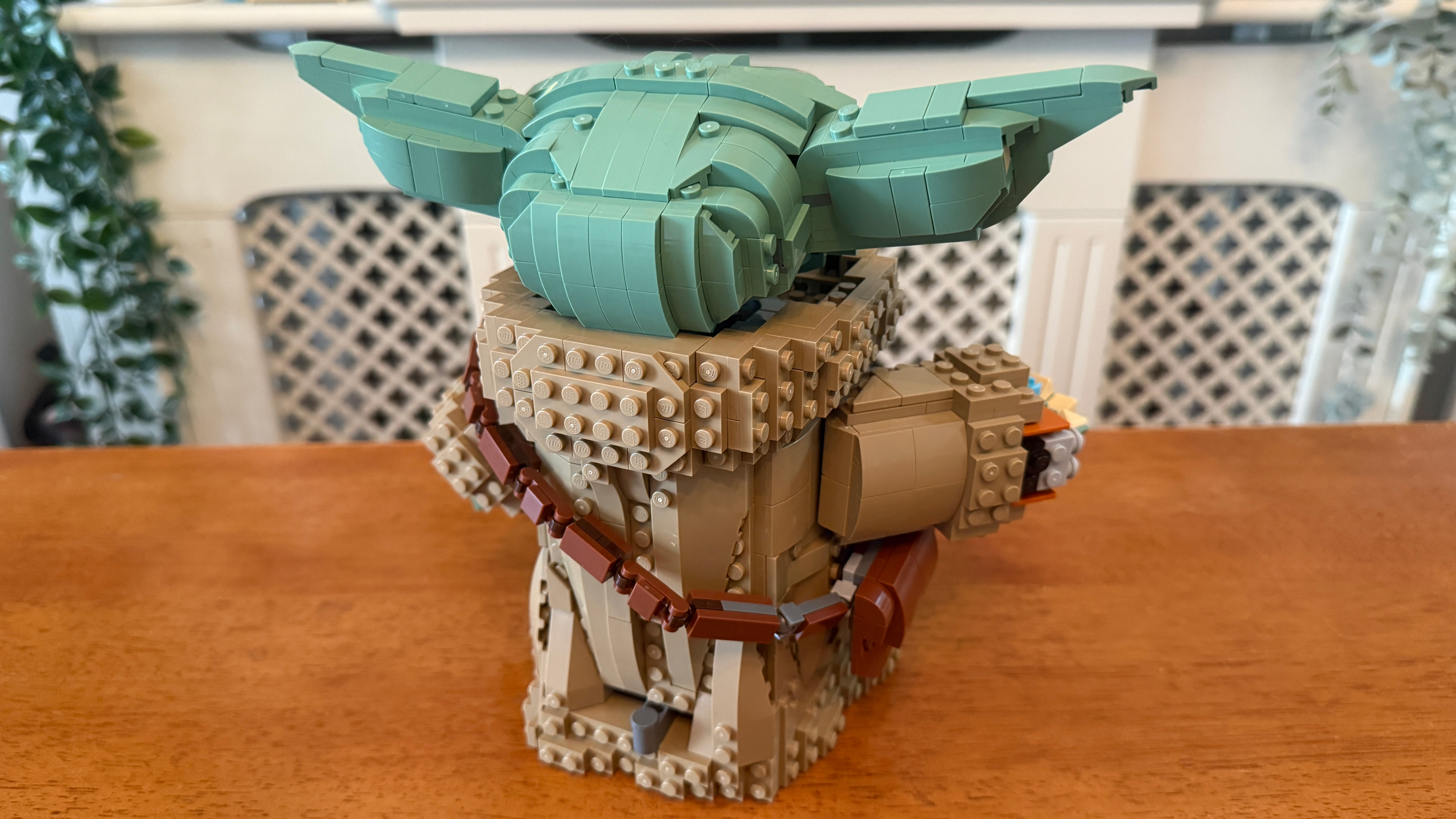 The back of Lego Grogu (Mandalorian Apprentice) (75446)
