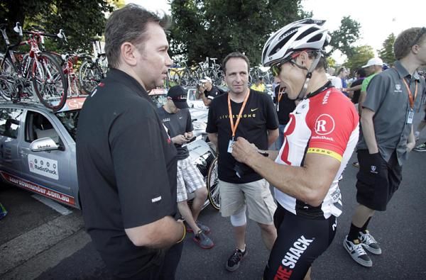 Robbie McEwen has a word with his new manager Johan Bruyneel
