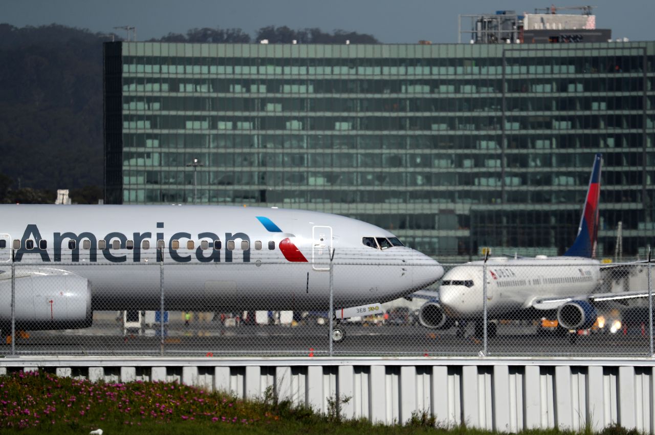 An American Airlines plane