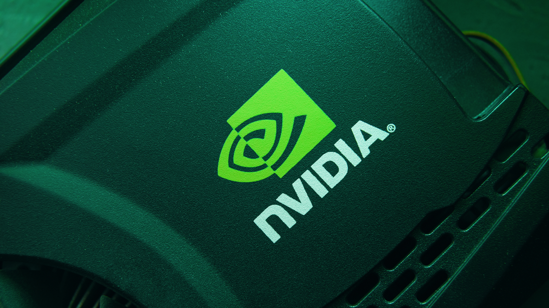 Логотип Nvidia на темный фон