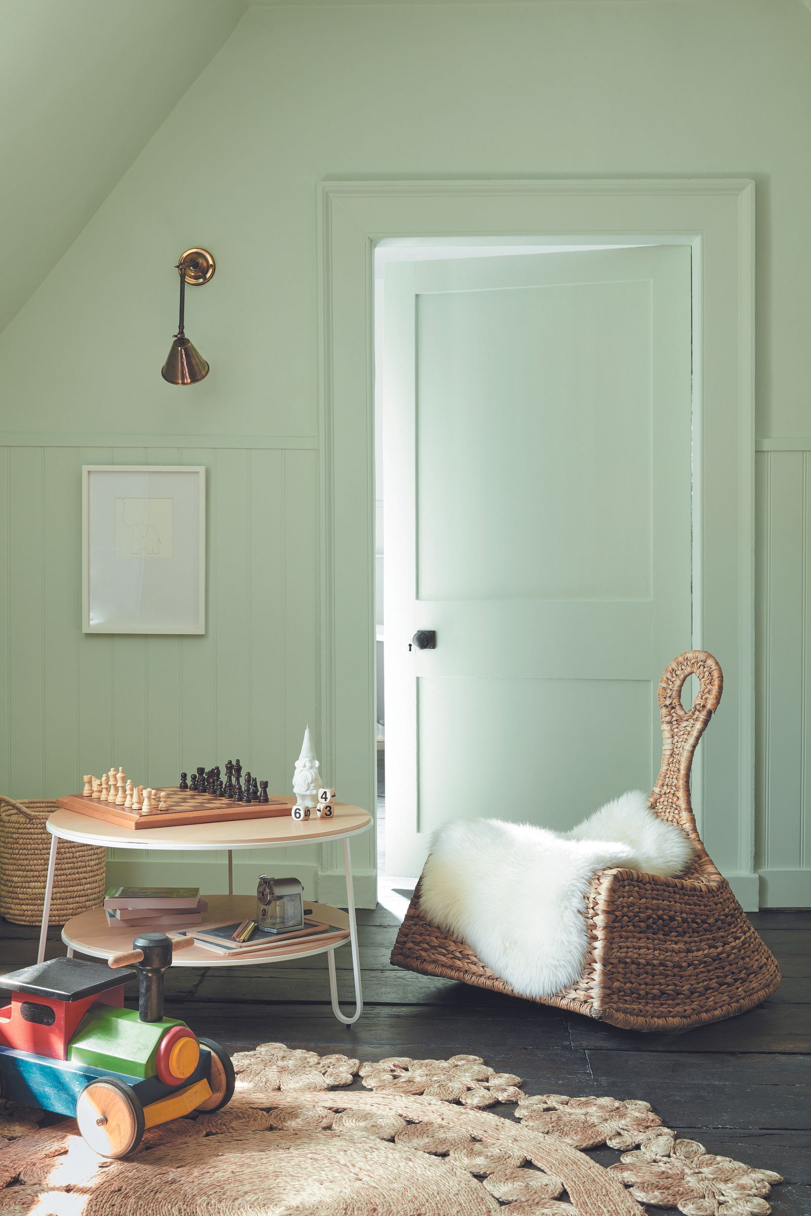 Should doors be painted the same color as walls?