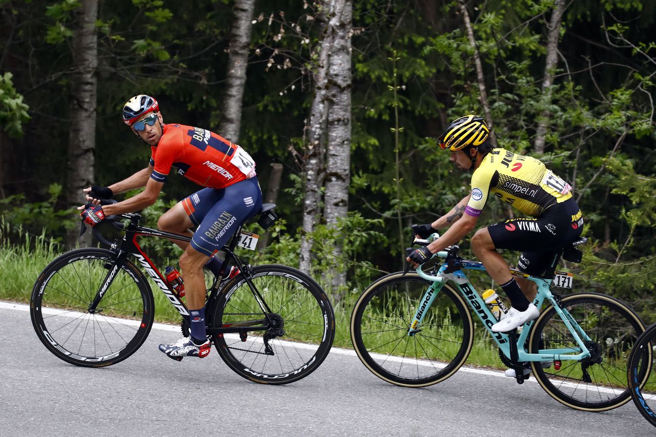 Vincenzo Nibali keeps an eye on Primoz Roglic