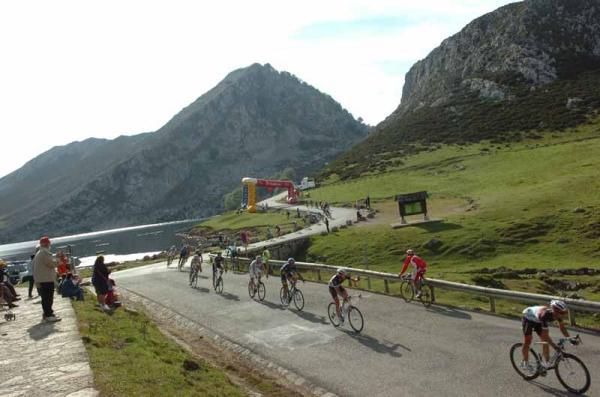 The peloton on stage 15 of the Vuelta