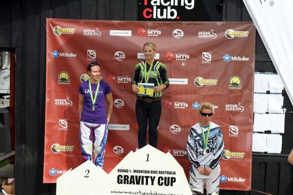 Elite women's podium: Claire Whiteman, Tracy Hannah, Michelle Crisp