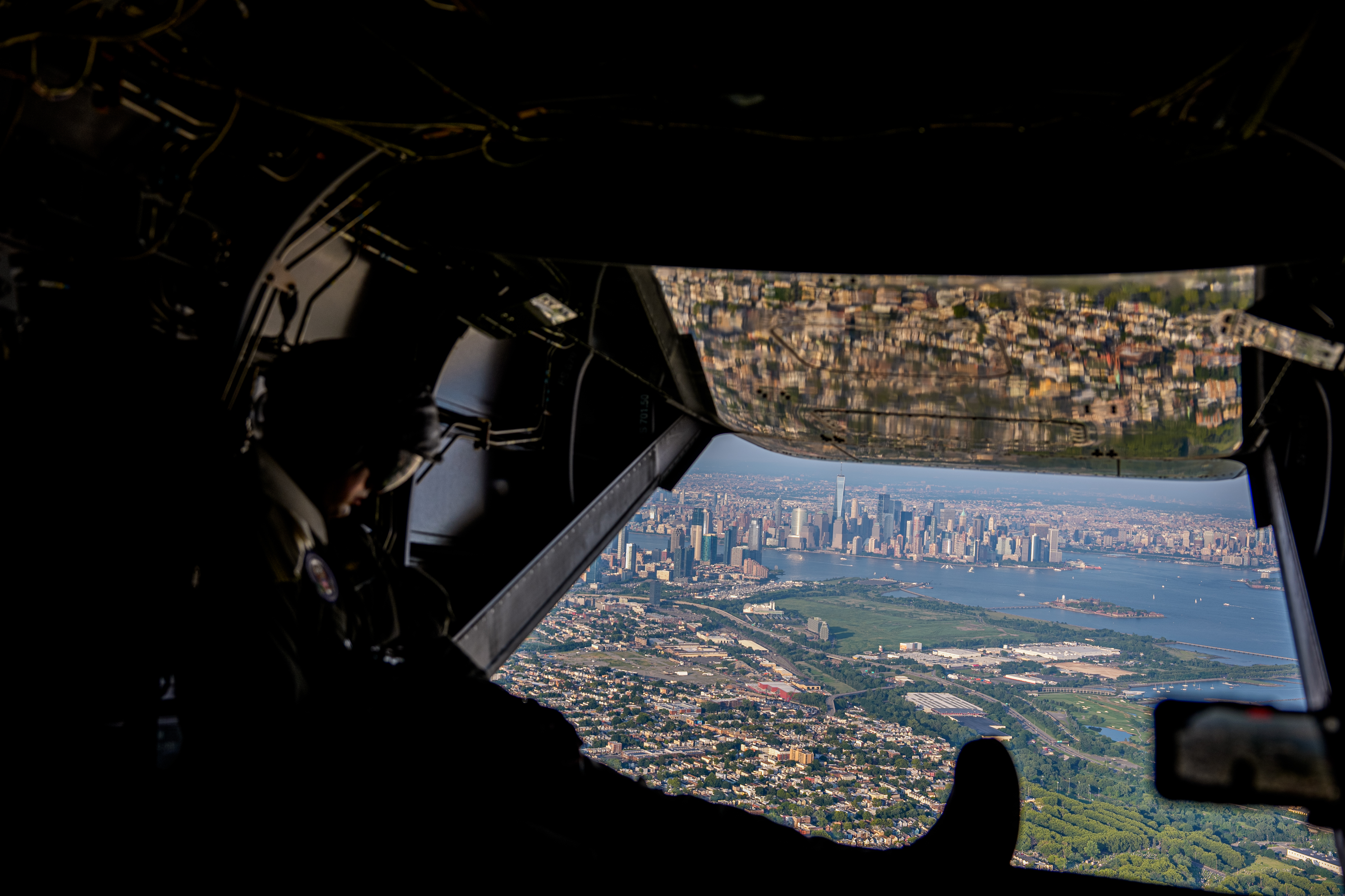 NEW YORK, NEW YORK - JULY 17: The Manhattan skyline is visible from the back of a support MV-22 Osprey as it takes off from the Wall Street Landing Zone after U.S. President Donald Trump departs for Bedminster, New Jersey, on July 17, 2026 in New York City. Trump was traveling to New York City to attend a FIFA reception at Trump Tower. (Photo by Andrew Harnik/Getty Images)
